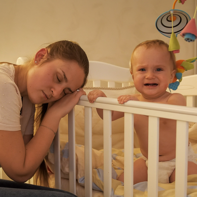 Tjekliste: 10 EFFEKTIVE måder at få din baby til at sove